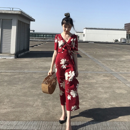 ins超火的连衣裙女夏季V领气质显瘦红色碎花沙滩裙海边度假长裙子