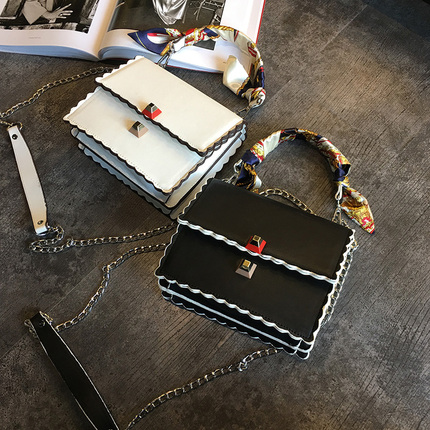 2017春夏新款丝巾小方包韩版手提女包铆钉链