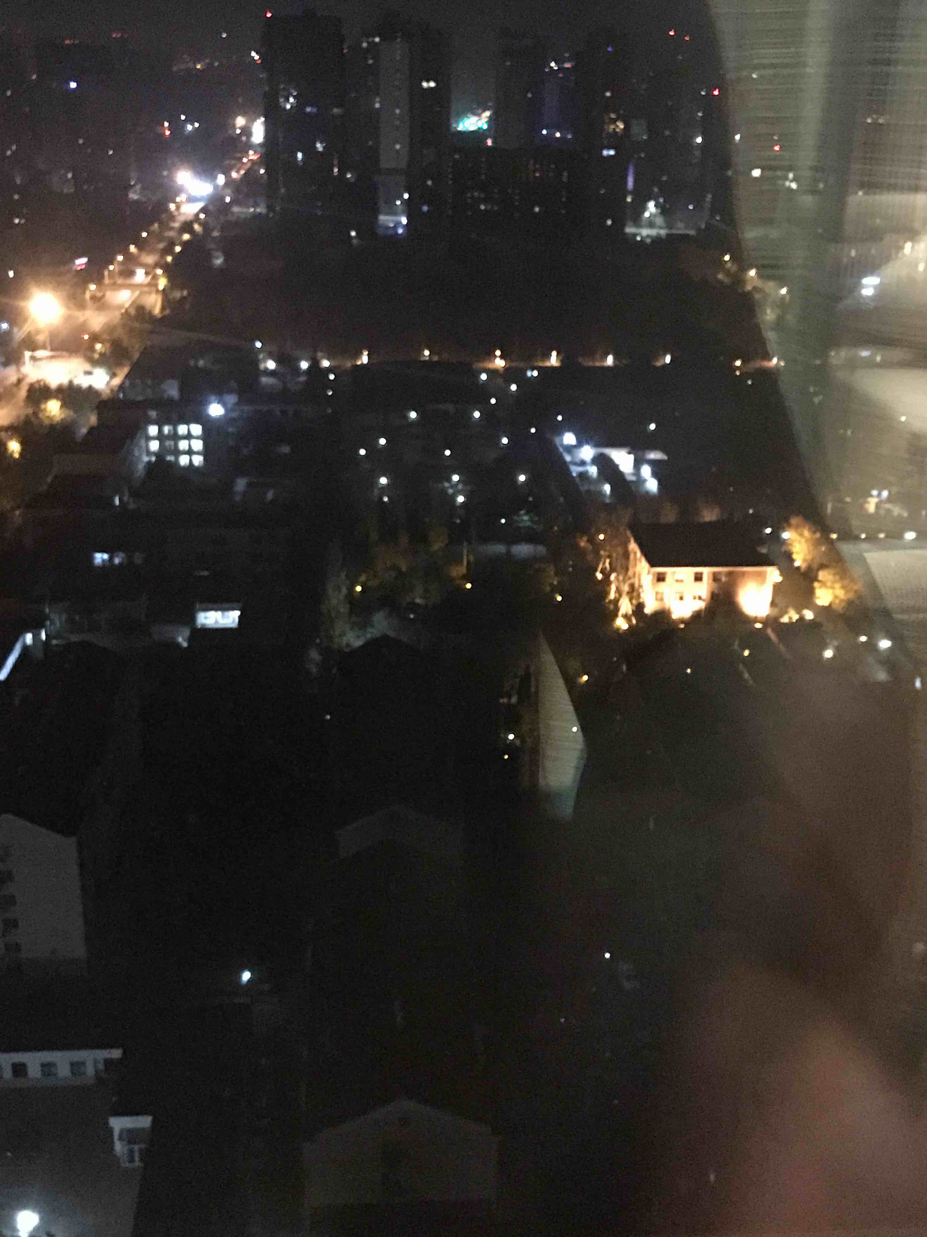 白天去了,晚上又远远的在高楼上可以望下去.