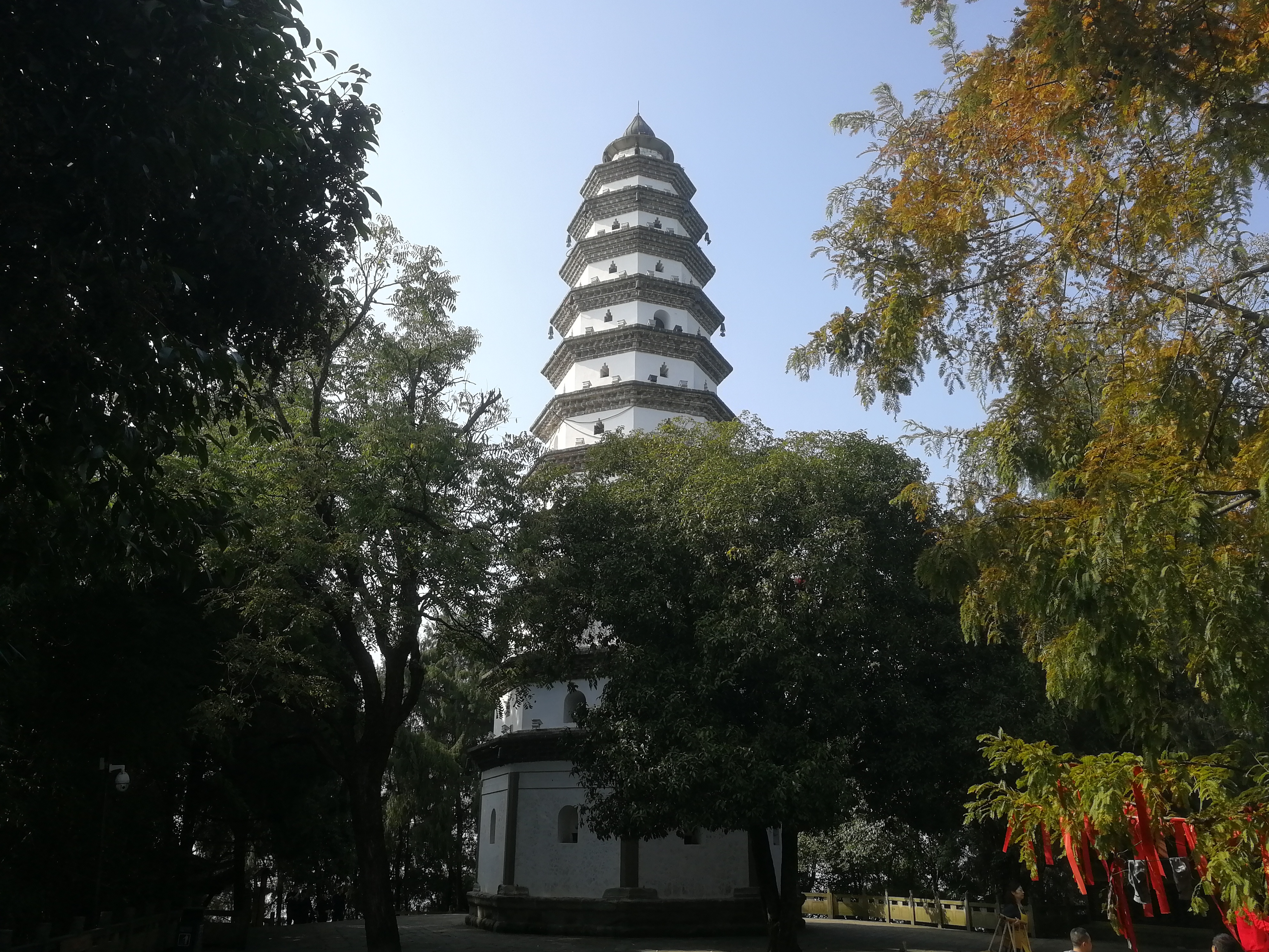 实拍阆中市白塔山公园,登上白塔可观阆中全景