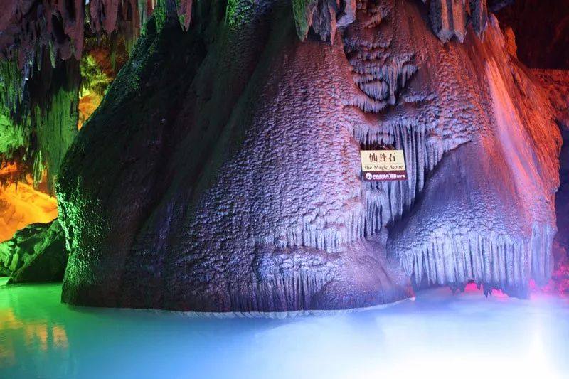 被赞誉为钟乳奇峰万千的水洞 感叹大自然鬼斧神工