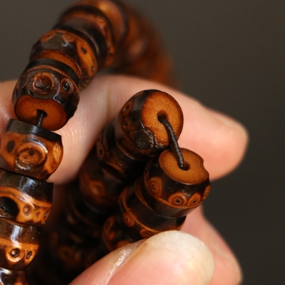 满钉竹根手串图片