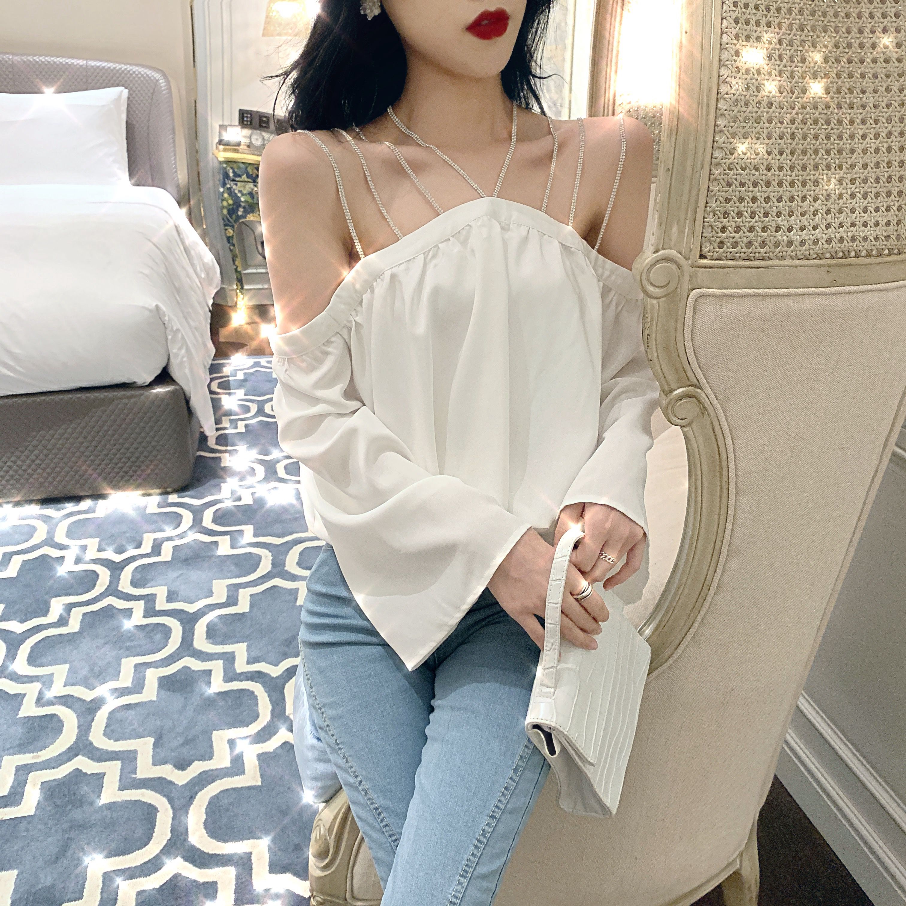 网红直播女主播上镜上衣服装性感露肩白色衬衫一字领宽松显瘦衬衣