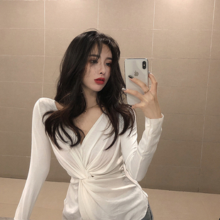 修身上衣炫雅风到底衫女长袖胸大女生的衣服渣女穿搭西服内搭小衫