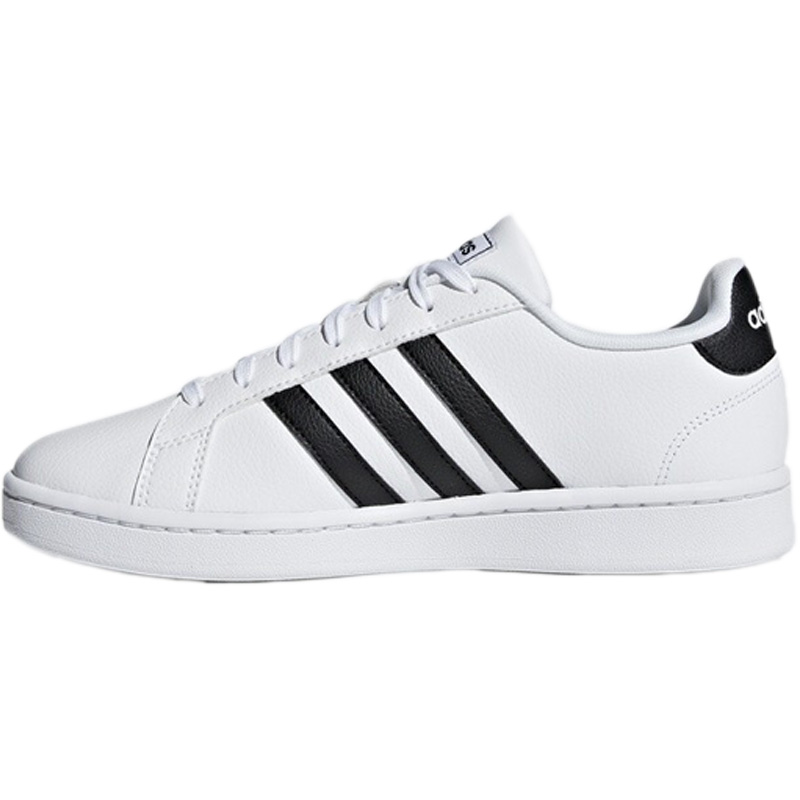 阿迪达斯小白鞋