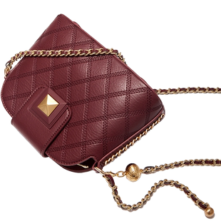 捡贝壳的小孩子