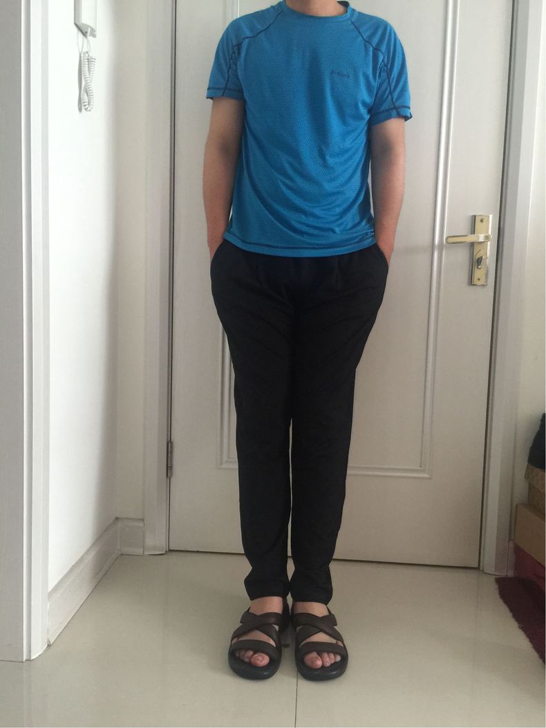 180的男生150斤图片,180cm150斤男生体型图 他180,150斤的体重,这裤子还是穿着有点小