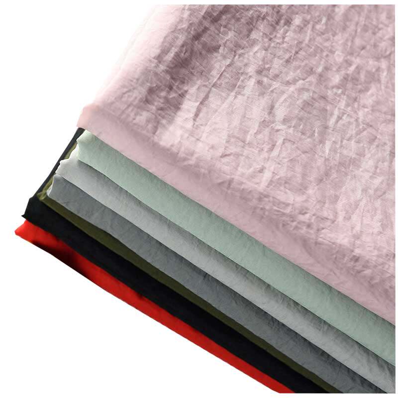 70d尼龙起皱羽绒服布料高档防水轻薄褶皱羽绒服面料皱感尼丝纺布