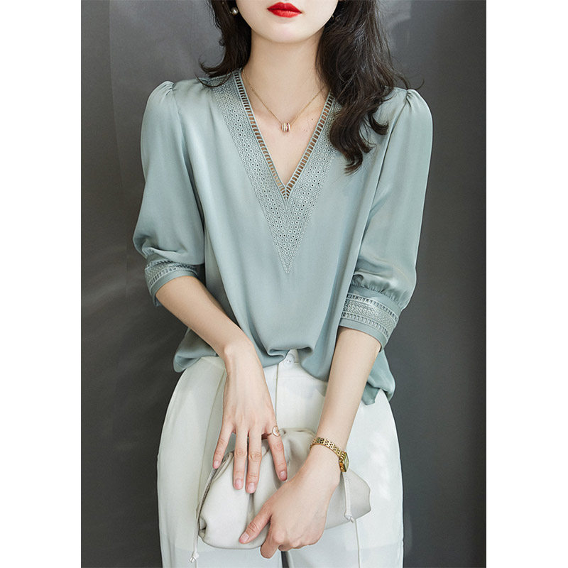 v领真丝衬衫女设计感小众2022新款夏季宽松桑蚕丝绣花时尚上衣女