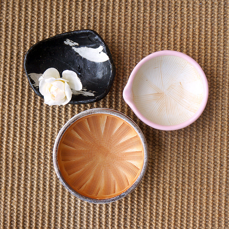 日本进口陶瓷餐具小研磨碟日式料理小碟子漂亮的蘸料碟家用小碟