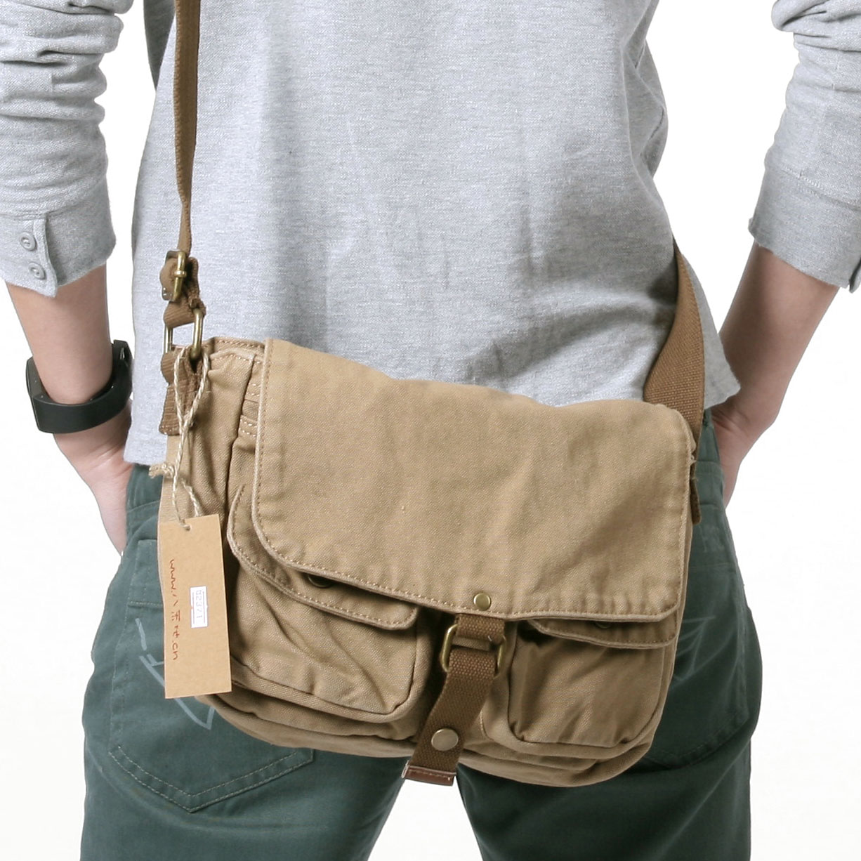 帆布男生单肩挎包男士休闲包复古邮差包背包书包斜跨包卡其色男包