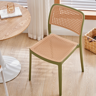 北欧加厚塑料藤编椅子靠背凳子可叠放餐椅网红复古书房民俗餐桌椅