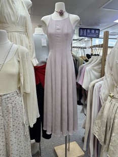 2024年十三行夏季文艺小清新设计拼接收腰显瘦长款纯色吊带连衣裙