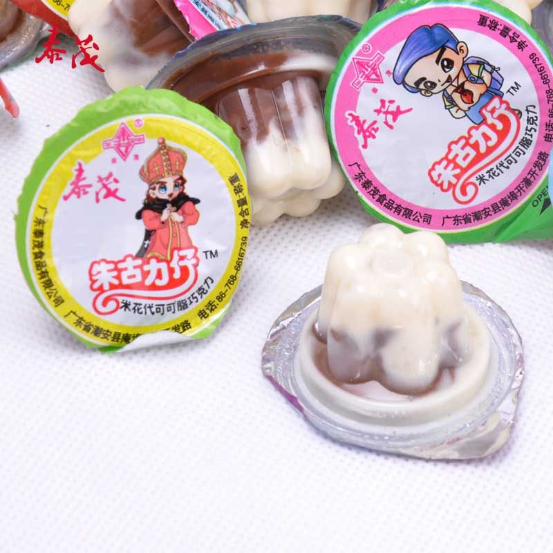 爆米花糖膨化食品大礼包休闲零食巧克力杯包邮散装朱古力仔500g