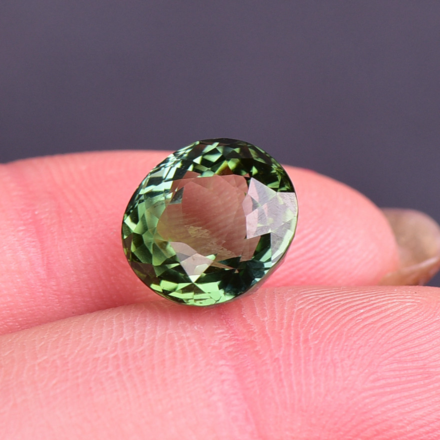 全净电光绿碧玺火彩超好碧玺戒面裸石重5.8克拉颜色鲜艳透亮