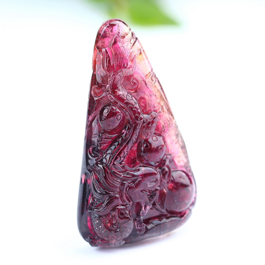 极品天然西瓜碧玺雕刻龙吊坠 重:24.42克 颜色超艳 晶体透