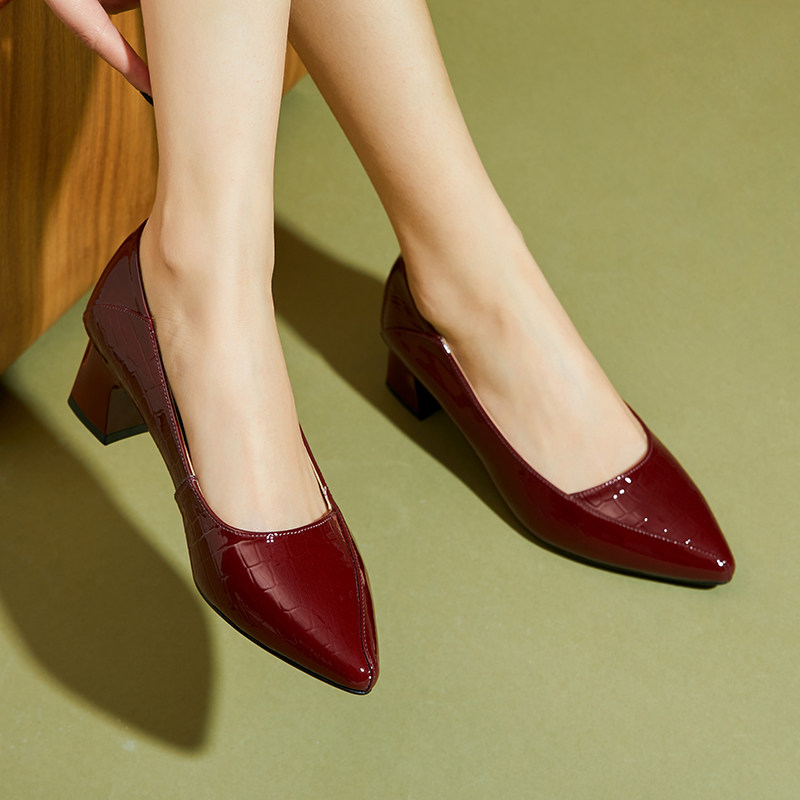 酒红皮鞋女