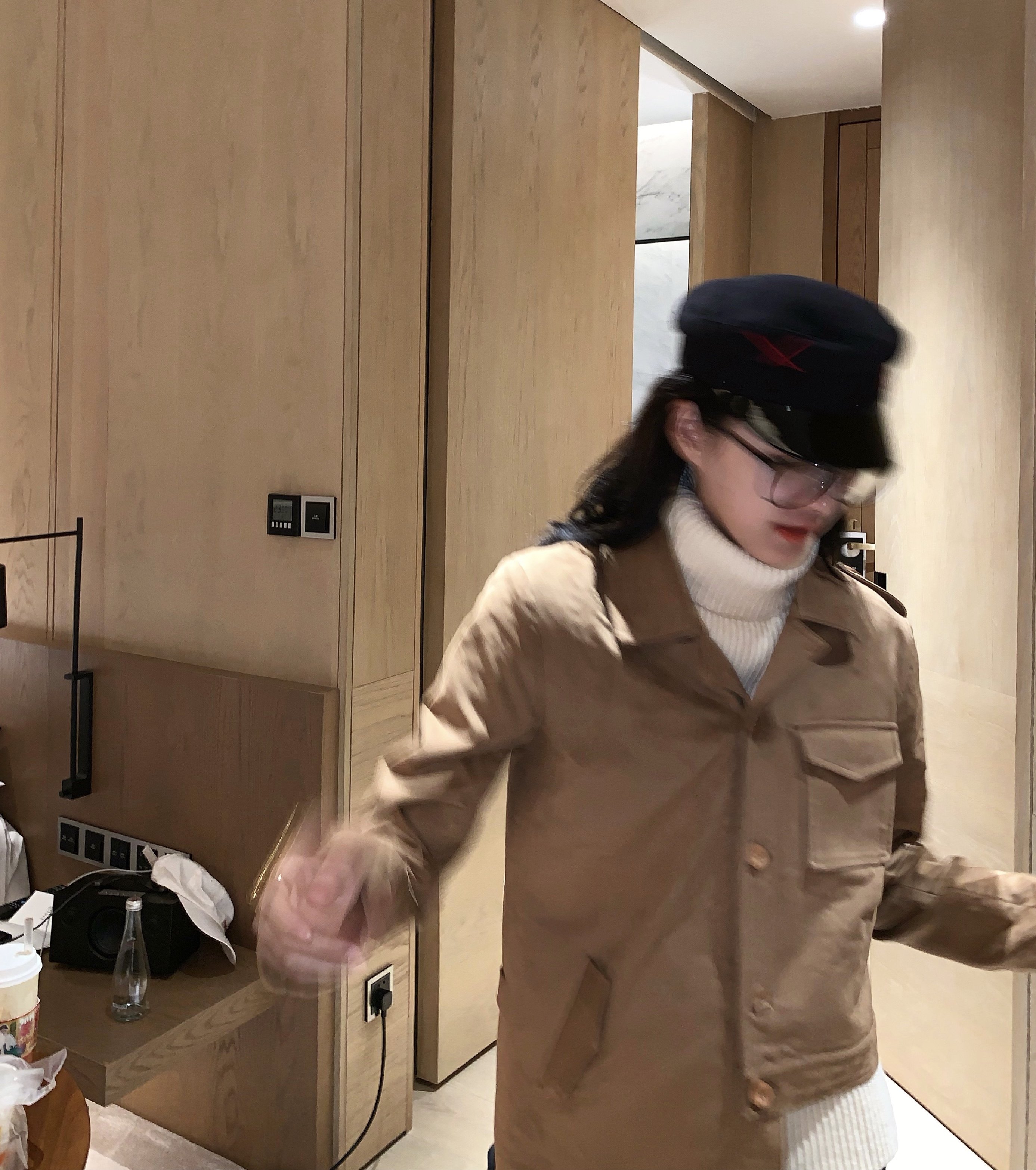 一折外套女大人_顽童大人摩登感满满棕麂皮衬衣女设计感小众长袖衬衫