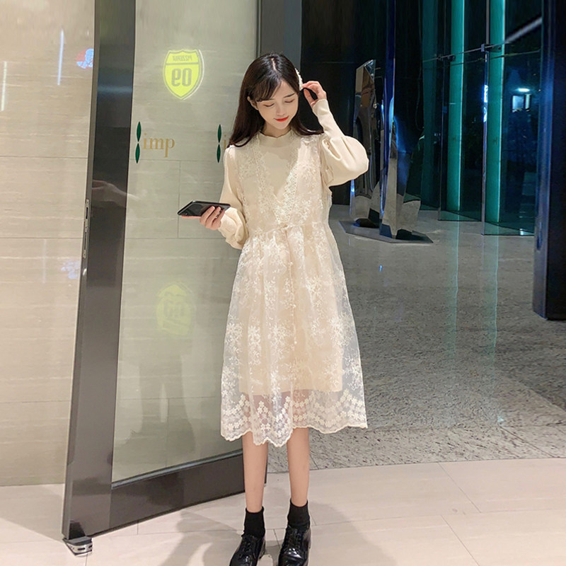 一折白色针织连衣裙冬