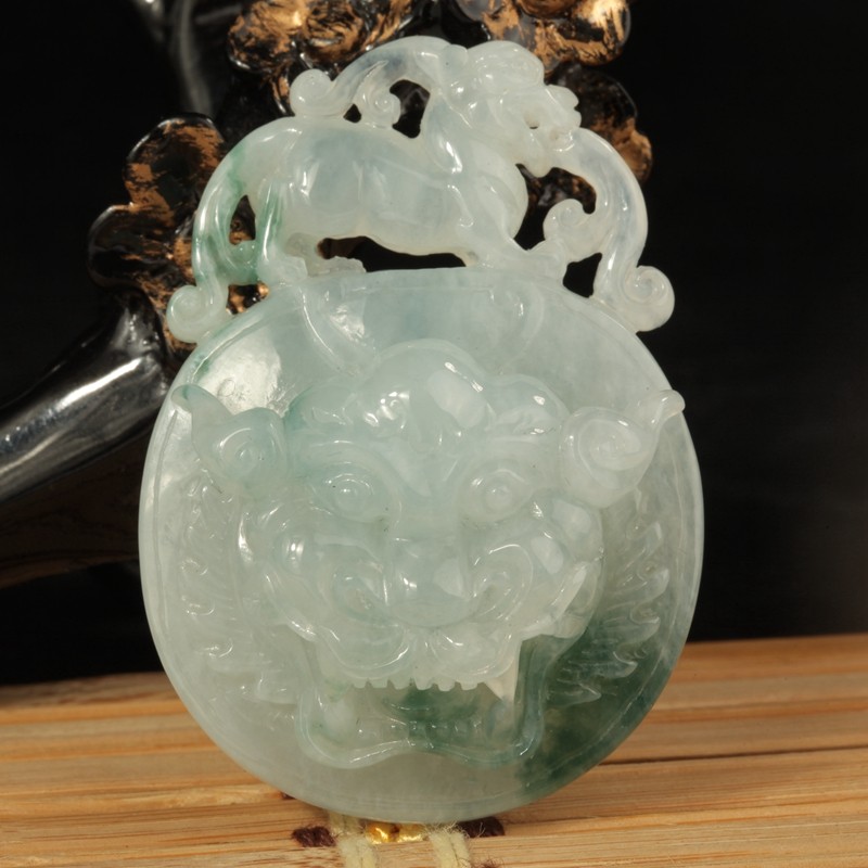 玉之魂珠宝翡翠糯种兽头挂件 37.16g