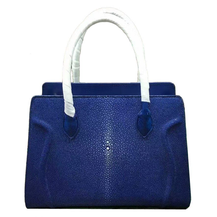 珍珠鱼皮包魔鬼鱼皮女包2021新款潮韩版百搭水桶包真皮单肩手提包