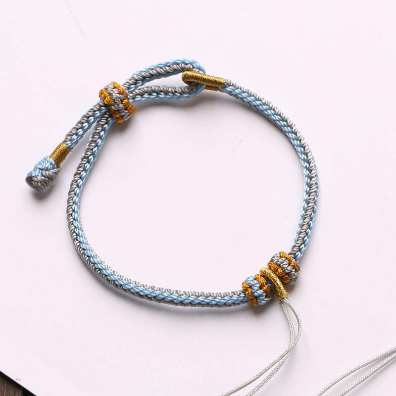 小红绳手链手工编制