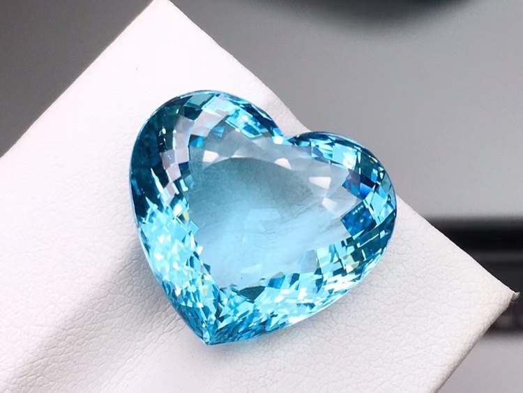 天然刻面海蓝宝爱心裸石16.83ct无注胶宝石