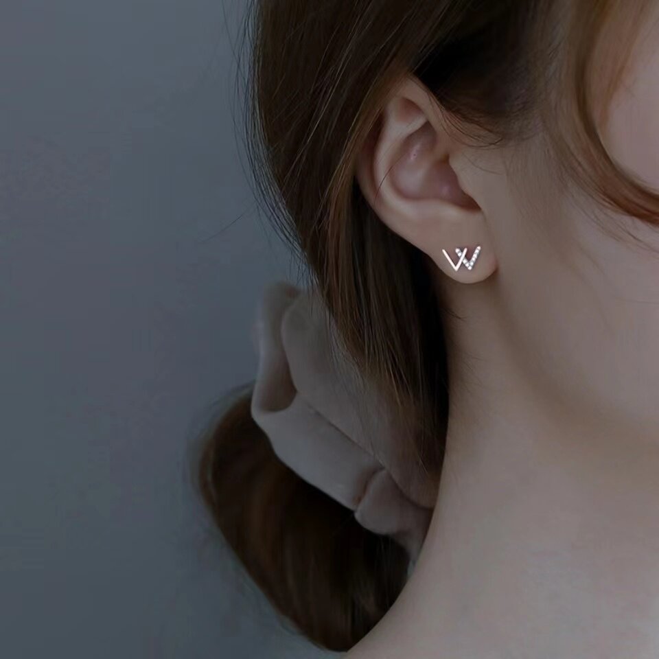 925银字母耳钉女2020年新款ins潮显脸小秋冬耳环简约冷淡风耳饰女