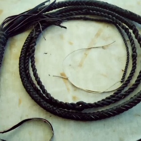 内蒙古老皮匠纯手工编制纯真头层牛皮健身大鞭!