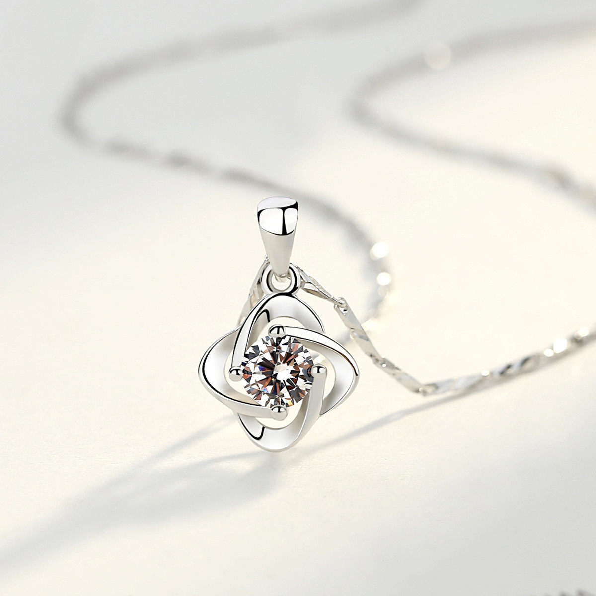 纯银项链女s925四叶草套链吊坠锁骨链情人节送女友银饰品生日礼物