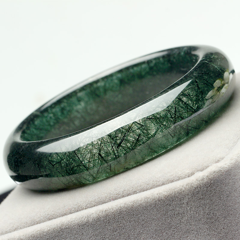 13g天然绿发晶手镯 圈口:56.5# 17789