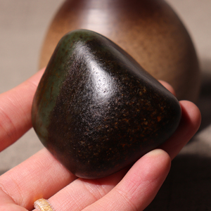 方言一手和田玉特惠3680元新疆黑油皮籽料原石玩料爆亏回馈了x