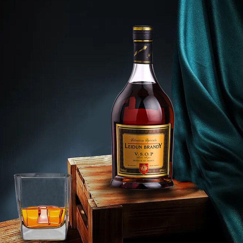 雷顿vsop白兰地洋酒礼盒装送杯子700ml烈酒40度聚会婚庆展柜酒