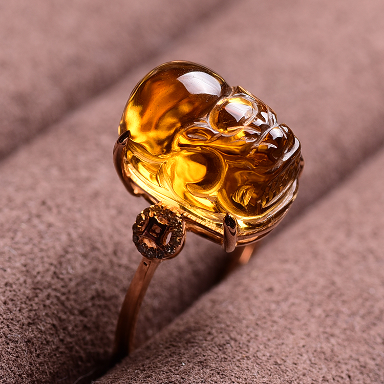 10克拉 黄碧玺貔貅戒指 18k金镶嵌钻石 玻璃体 招财款