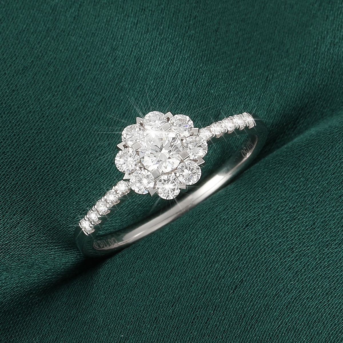 新娘手捧花结婚钻戒18k钻石戒指30分50分一克拉显大真钻婚戒定制