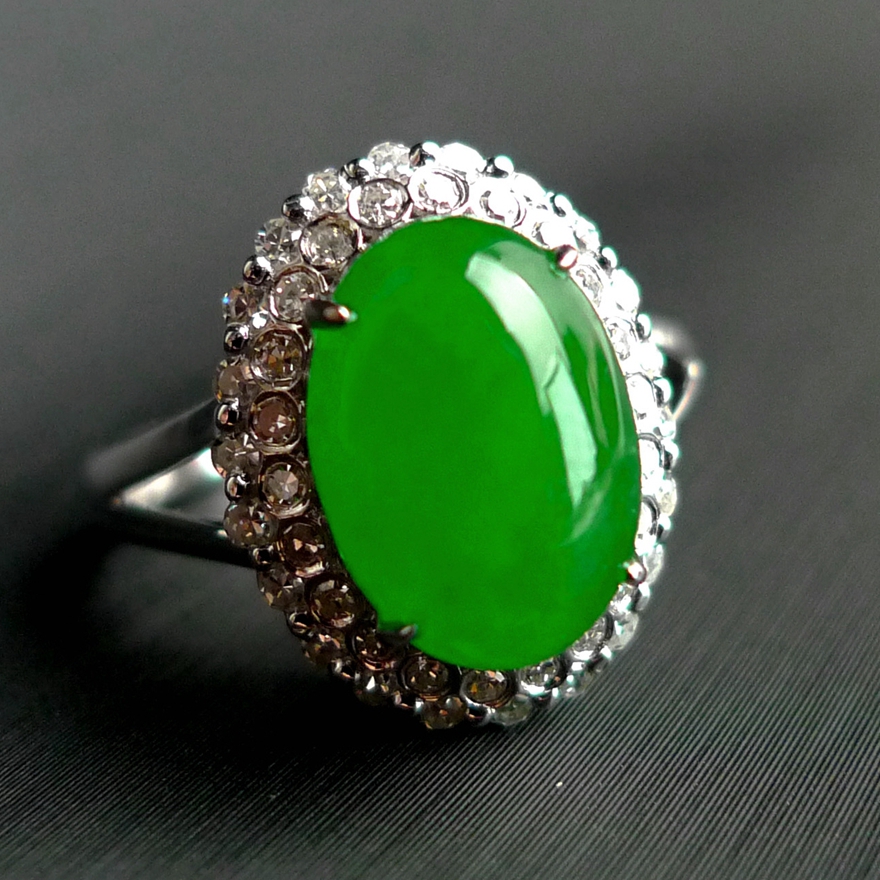 帝王绿豪戒 18k金配钻石镶天然翡翠帝王绿蛋面女士戒指 4.54g