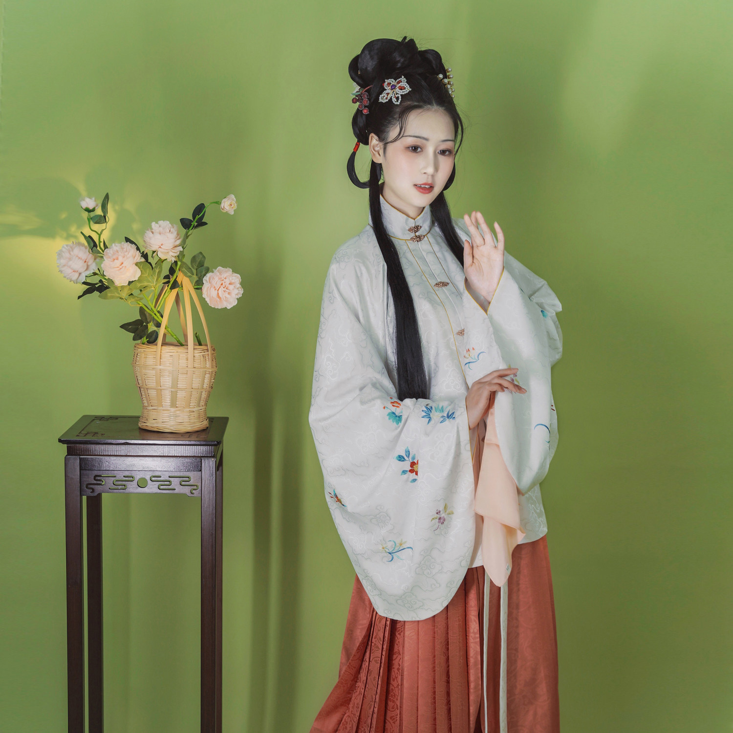 承夏【戏花蝶】原创传统明制汉服女竖领对襟短袄绣花袄现货新品