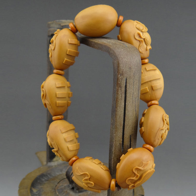 核雕名家虞颖洁《暗八仙》