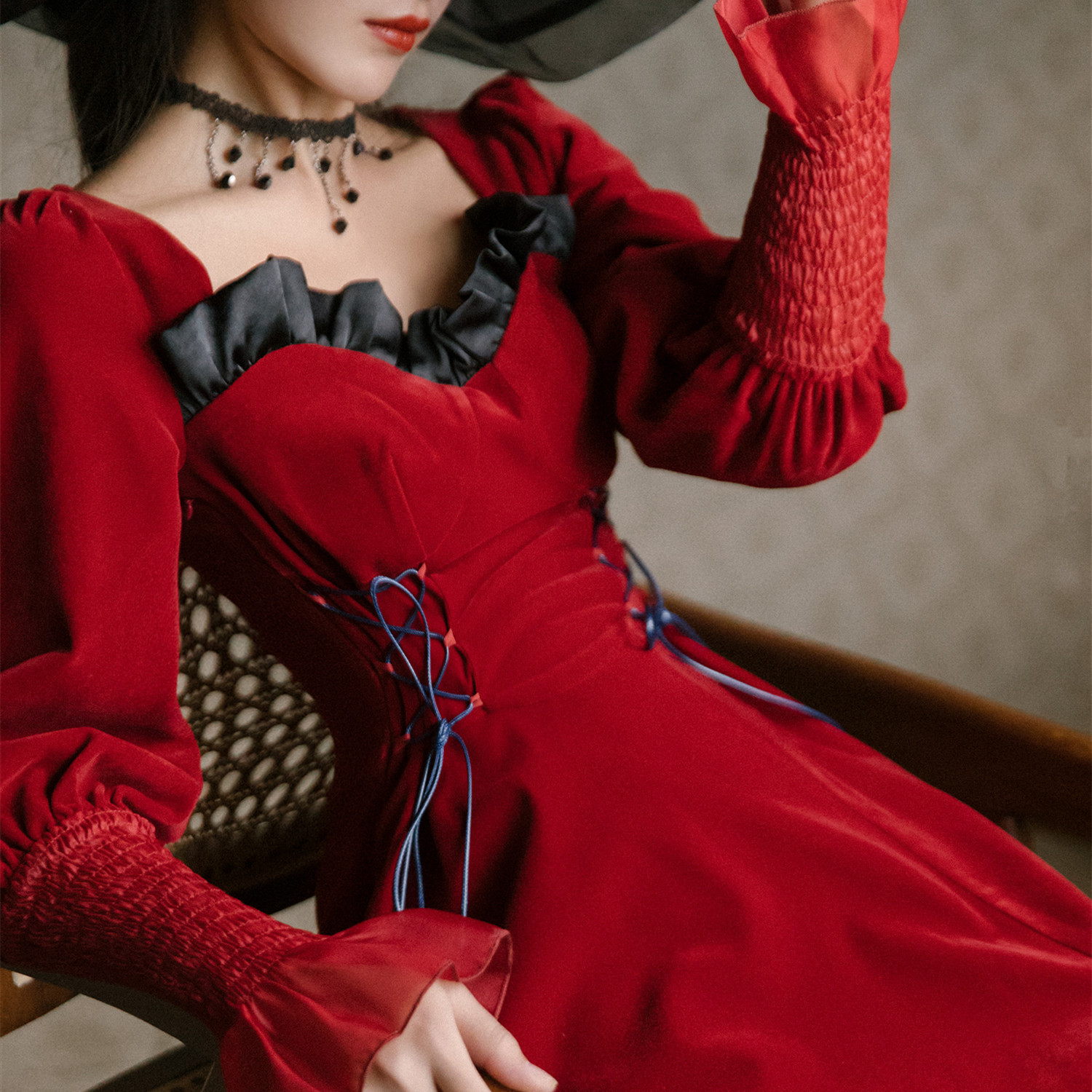 春季女装法式宫廷气质复古红色丝绒连衣裙港风敬酒礼服在逃公主