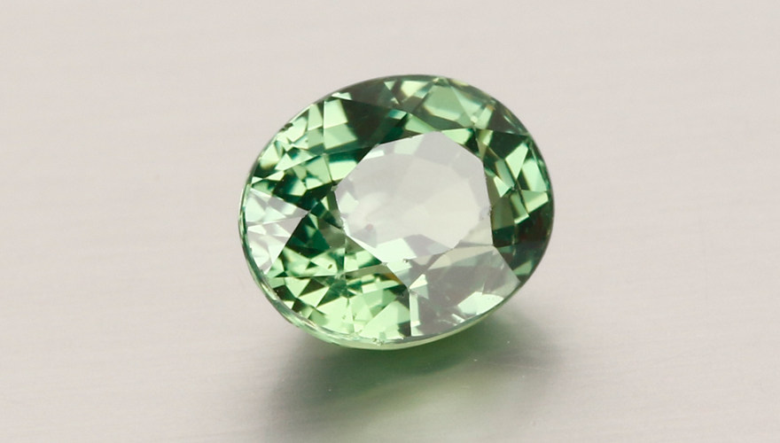 2.25ct 精品天然绿色蓝宝石裸石 火彩超闪 ngtc