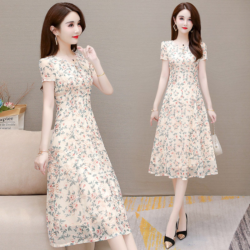 雪纺碎花连衣裙女装2022今年新款高端夏季名牌减龄仙女裙子夏薄款
