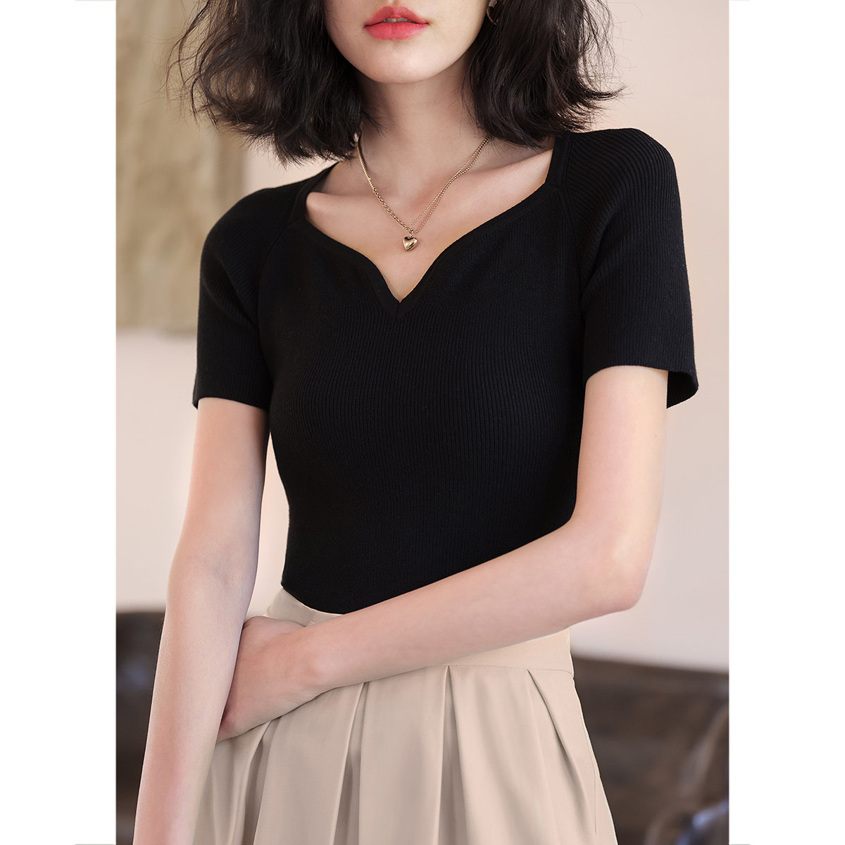 弥古修身短袖t恤女夏法式锁骨方领上衣夏季黑色v领冰丝针织打底衫