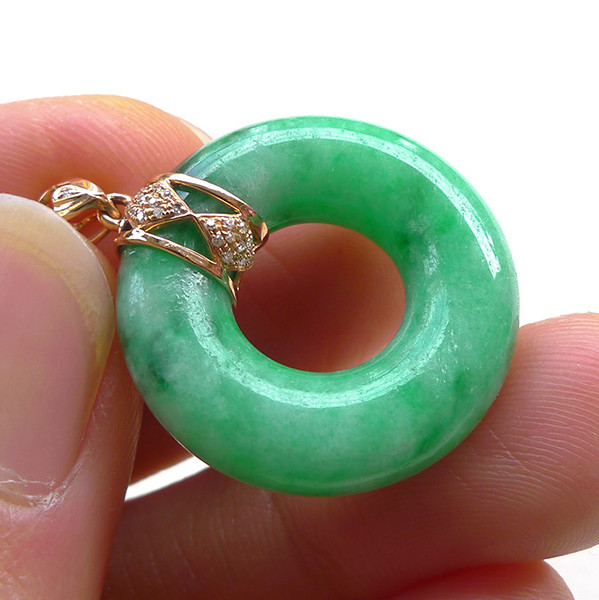 18k金镶嵌缅甸天然a货翡翠满绿平安环吊坠 7.70g