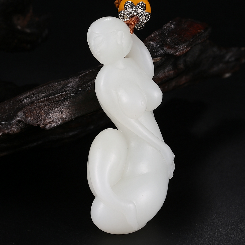 【省级玉雕大师张国军作品】和田玉美女挂件43.15g
