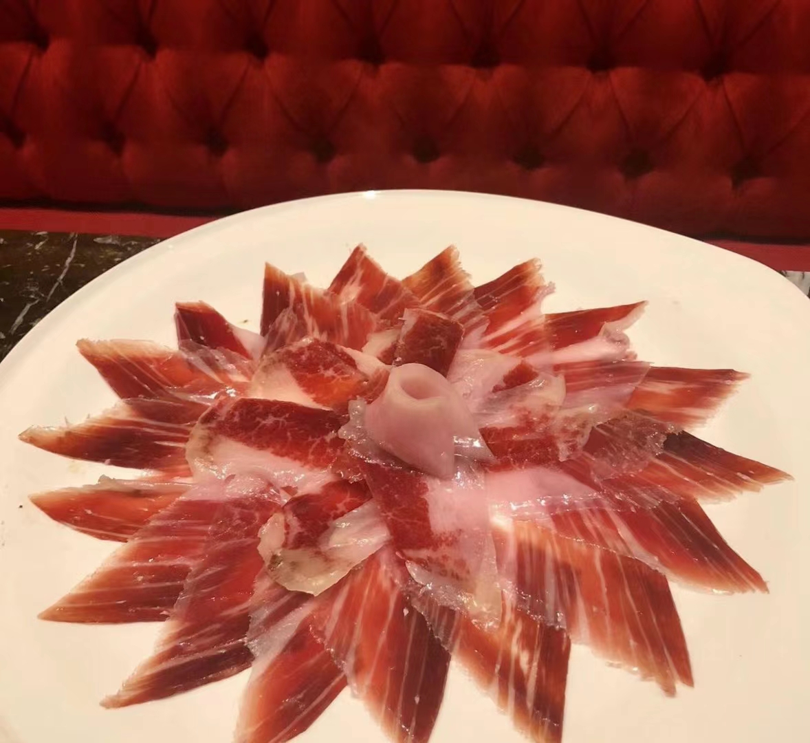 现劈西班牙火腿知名牌子Jamon 