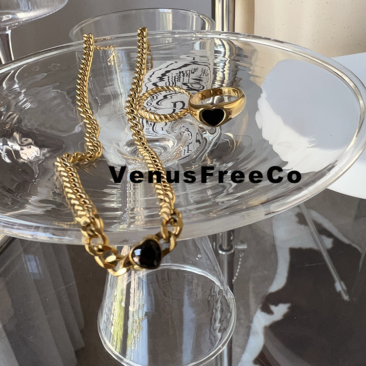 VenusFreeCo 高保色18k镀金甜酷黑色爱心细链条锁骨项链叠戴欧美