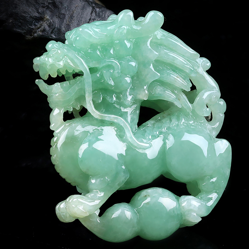 天然缅甸a货精品翡翠麒麟吊坠 52.24g - 拍卖