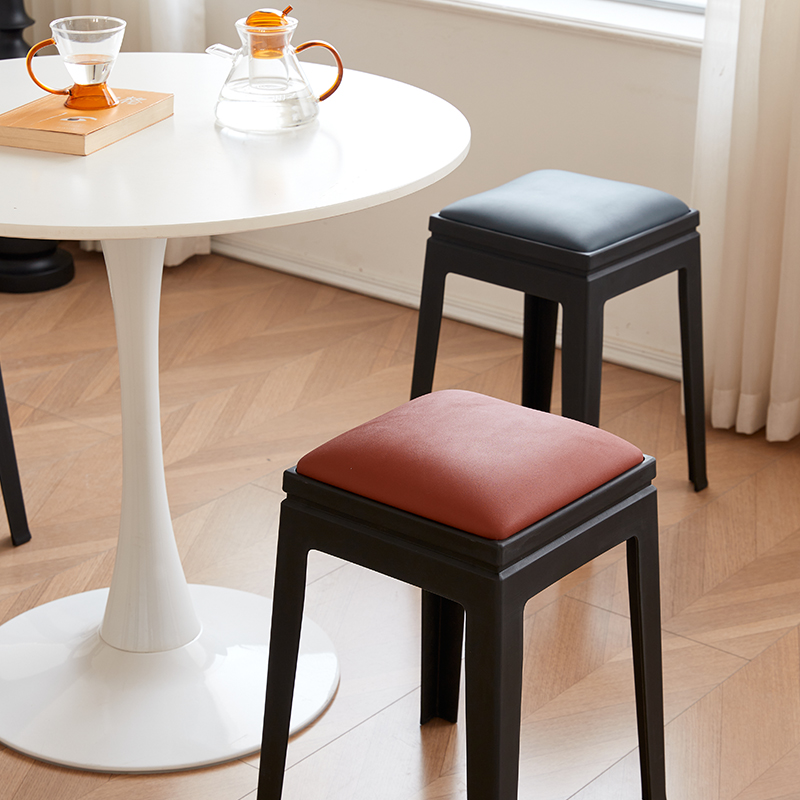 软包塑料凳子简约现代家用加厚可叠放备用胶凳子餐桌商用板凳方凳