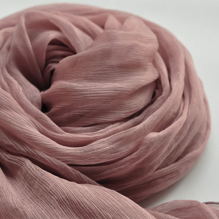 藕粉色褶皱围巾丝巾真丝桑蚕丝长款披肩女百搭纱巾薄秋款洋气时尚