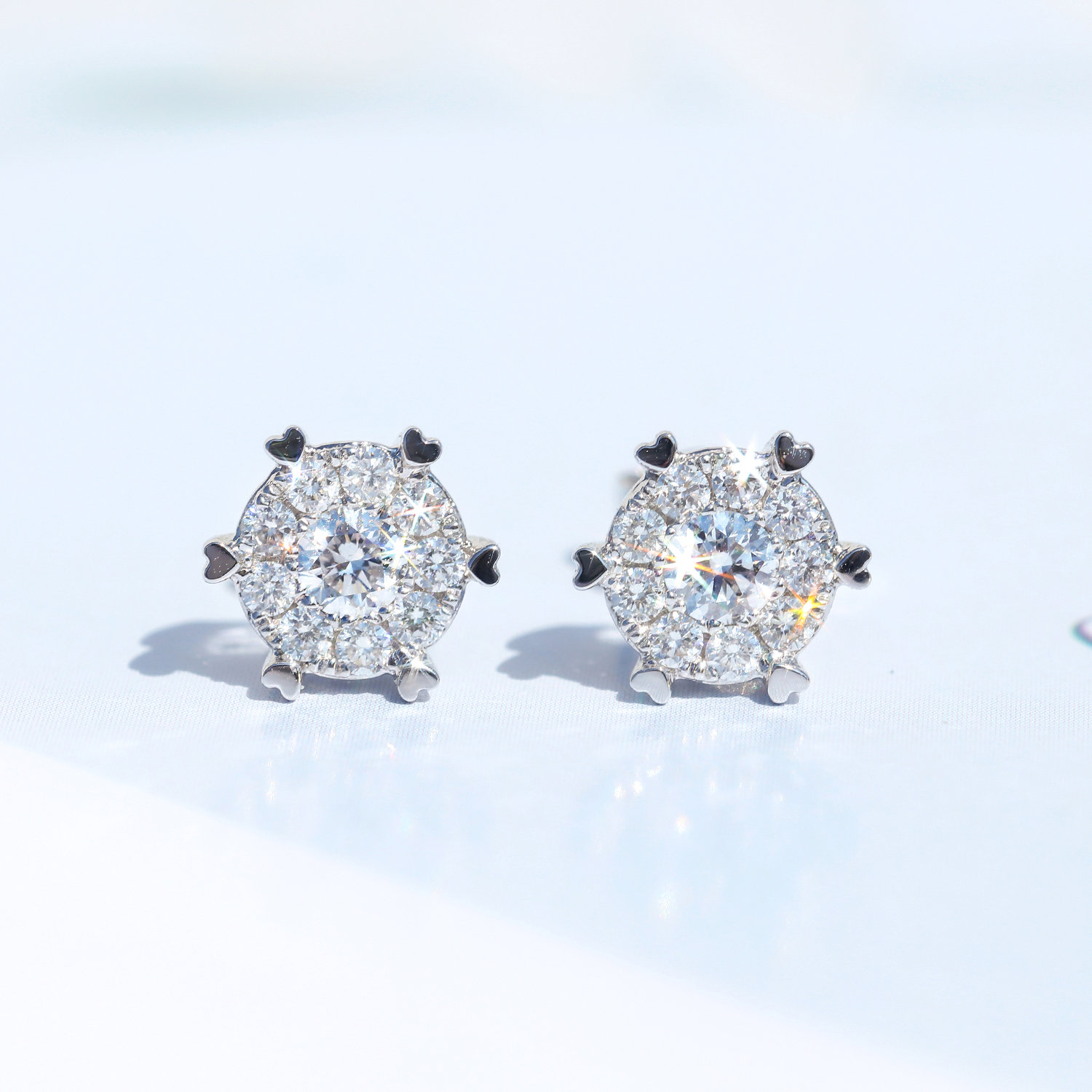 特价高级钻石_宝石矿工 18k白金群镶显大钻石耳钉 六爪心形爪真钻耳环